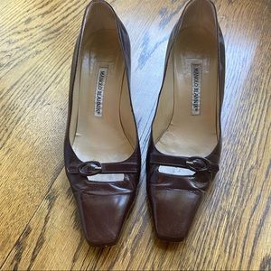 Vintage Manolo Blahnik brown pumps